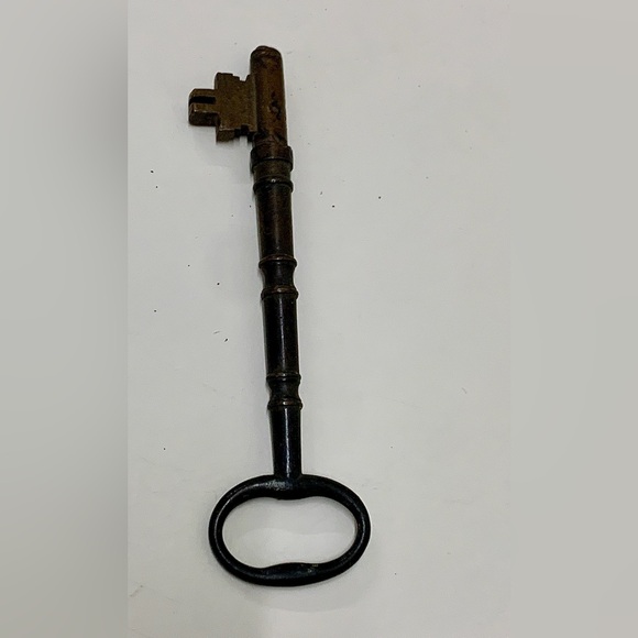 c. 1900 Antique Michigan Industrial Commercial Solid Barrel Skeleton Key - Picture 2 of 7